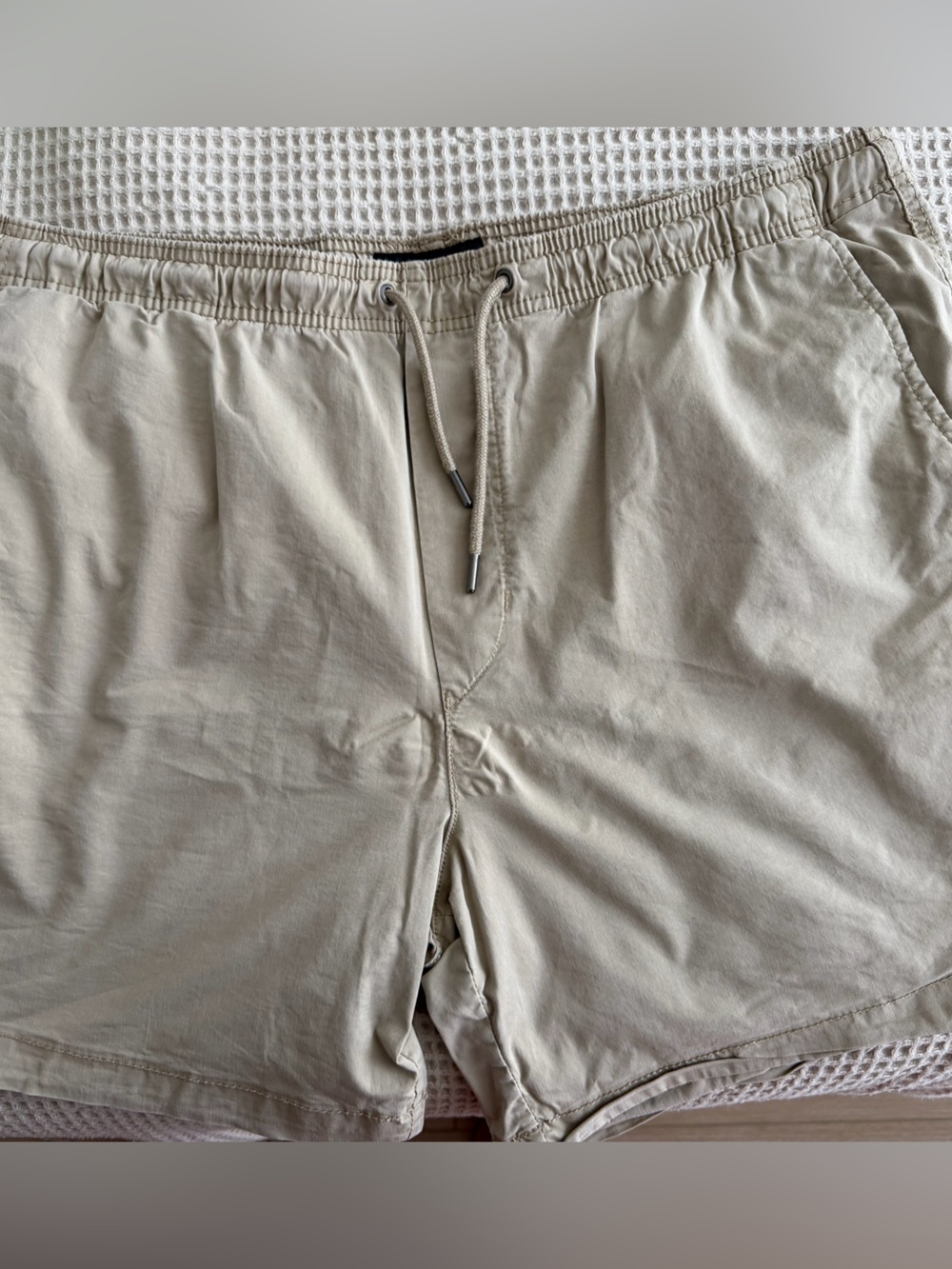 American Eagle Outfitters Men's Drawstring Light Beige Shorts